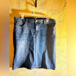 NYDJ Jean skirt-knee length skirt, great denim w stretch EUC. Size 12 great deal